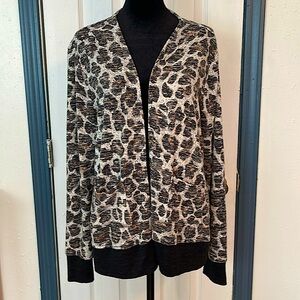 NWOT Maurices Leopard Print Cardigan Sweater. Size M. Excellent condition.